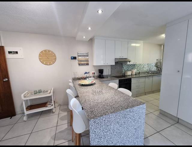 3 BEDROOM APARTMENT FOR SALE IN UVONGO BEACH